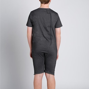 Grijze jumpsuit met rits aan de achterkant, korte mouw/knielengte