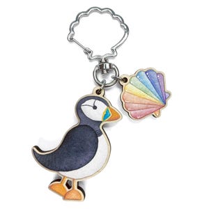 Puffin Keyring with Shell - Wooden Keyring - Maple Wood Seaside Key Chain with Shell. Scottish Art. Key Fob. Coastal Gifts. Beach Lovers.