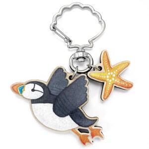 Wooden Keyring - Puffin with Starfish - Maple Wood Seaside Key Chain with Shell Clasp. Scottish Art. Key Fob Coastal Gifts for Beach Lovers.