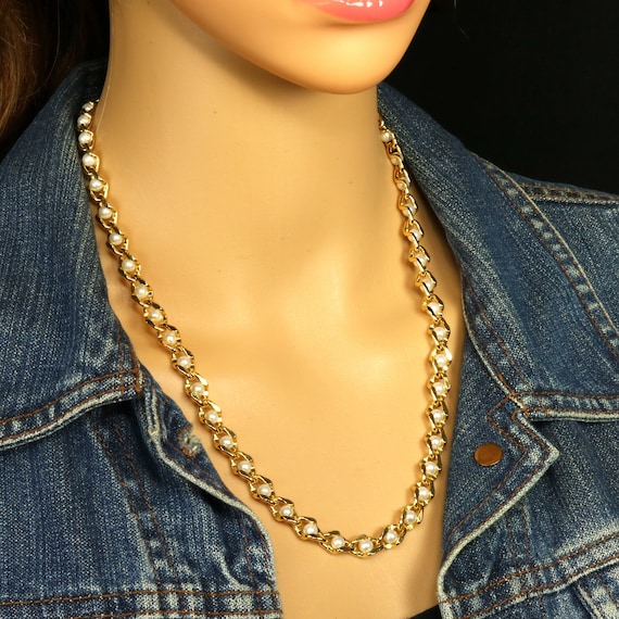 Rhinestone Medallion 18K Gold Chain Necklace —