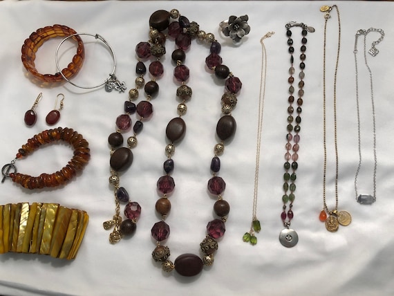 19 piece Lot of high-quality Boho jewelry 60s to … - image 1