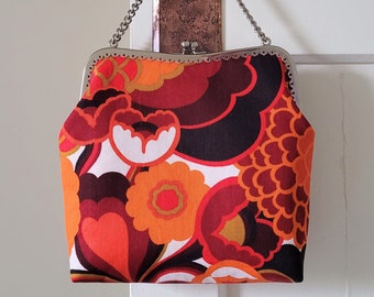 Vintage Floral Fabric Kiss Clasp Bag: Silver Metal Frame Purse