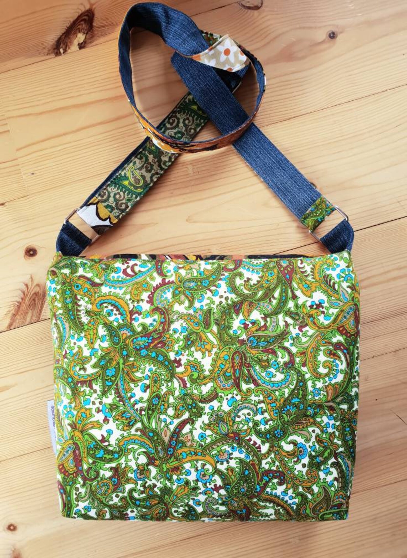 Funky Vintage Fabric Messenger Bag bolsa floral bolso de Etsy