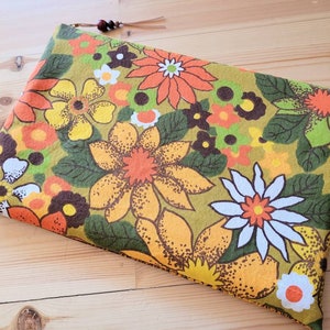 Frenesi floral! Capa para laptop em tecido vintage. Clutch floral, bolsa de tecido vintage, capa para iPad, bolsa grande com zíper