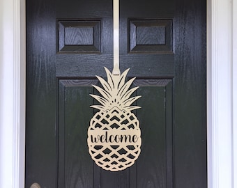 Welcome Pineapple Door Hanger: Powder-Coated Steel Wreath
