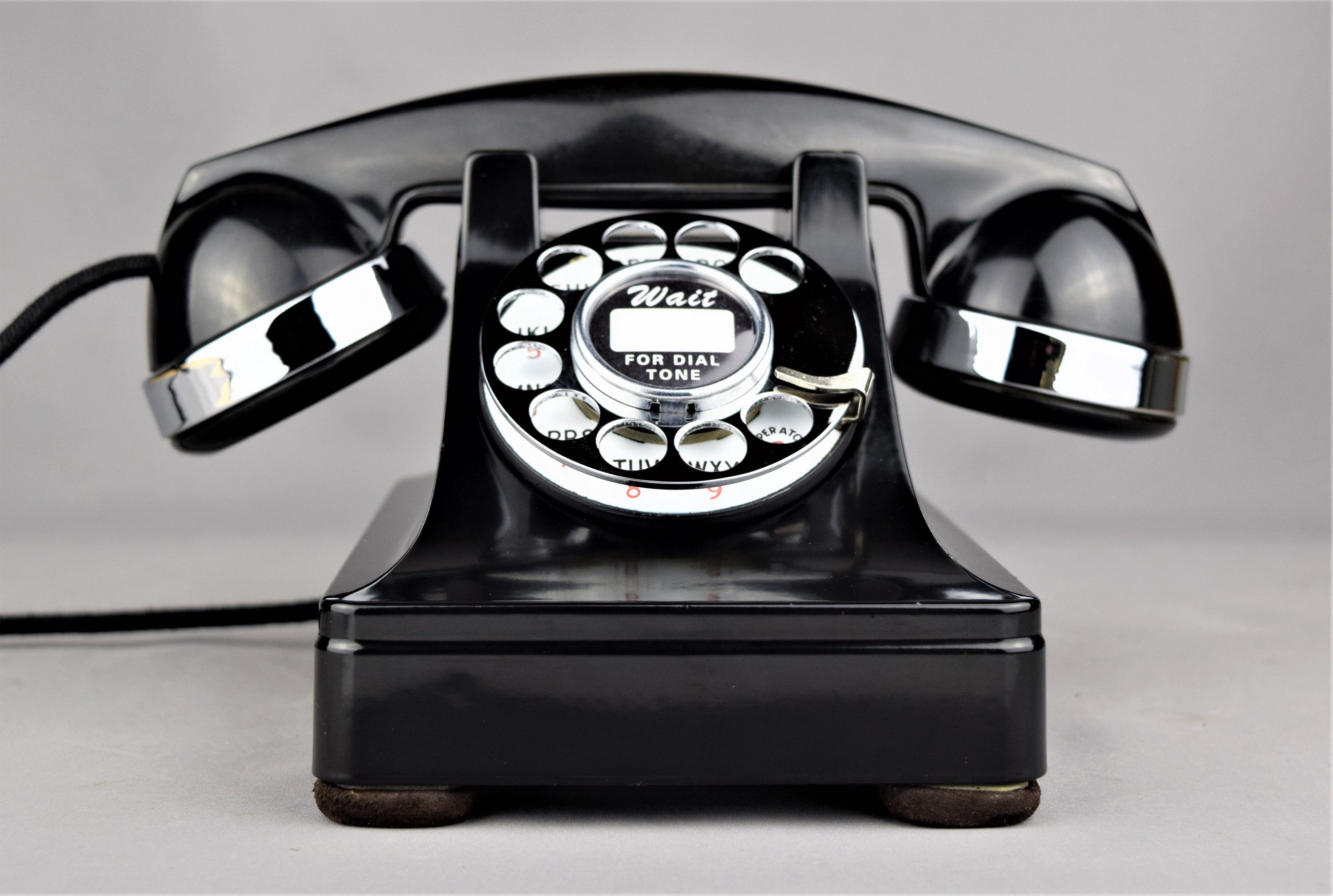 Солнечная 50 телефон. Телефон Western Electric 302. Телефон 1900 года. Шведский телефон. Мастер с телефоном.