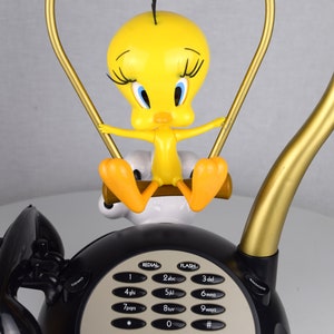 Vintage Tweety Bird Dome Clock TM & 2000 Warner Bros. AA 