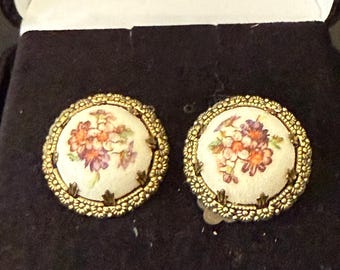Vintage Floral Cameo Clip-On Earrings: Gold-Tone Mid-Century Costume Jewelry