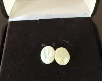 Single Vintage Mother of Pearl Cufflink - Replacement Cufflink