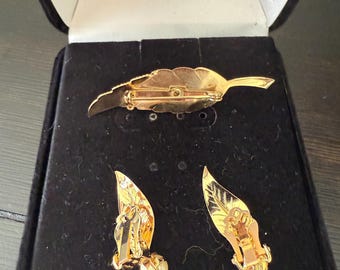 Vintage Gold Tone Leaf Brooch and Earrings Set with Faux Pearl