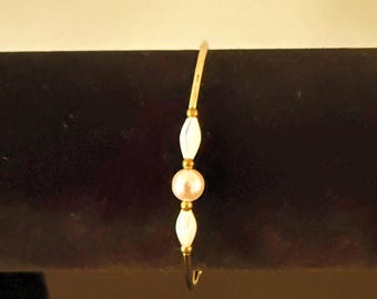 Vintage Gold Tone Faux Pearl 7 Inch Bracelet with Spring Clasp