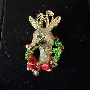 Vintage Gerry’s Reindeer Head Brooch with Holly Wreath & Red Bow – Signed Gold-Tone Christmas Pin with Free Shipping
