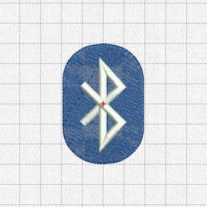 Op de afbeelding: Een blauwe denim patch met een wit Bluetooth-symbool. Het symbool is een gestileerde B met twee pijlen die naar buiten wijzen.