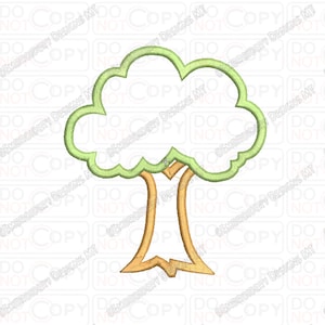 Op de afbeelding: Geborduurd boomontwerp met een lichtgroene bladerkroon en een bruine stam. De boom is een eenvoudige, gestileerde illustratie, ideaal voor borduurprojecten of digitale ontwerpen. Op een witte achtergrond.