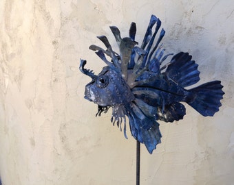 Escultura de arte de metal de pez león para el jardín, arte de jardín de peces, arte de metal de pesca, escultura 3D, única, hecha en los EE. UU.