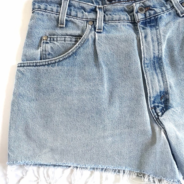 1990’s, Vintage Levis jean shorts, silver tab, cutoffs, W34, vintage lightwash jean cutoffs, high rise, high waisted, mom jeans, Y2K