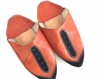 1960’s, 1970’s, Leather handmade mules, slippers, euro size 38, women’s size 7.5, Heart cutout details, vintage leather loafers, slides, 7