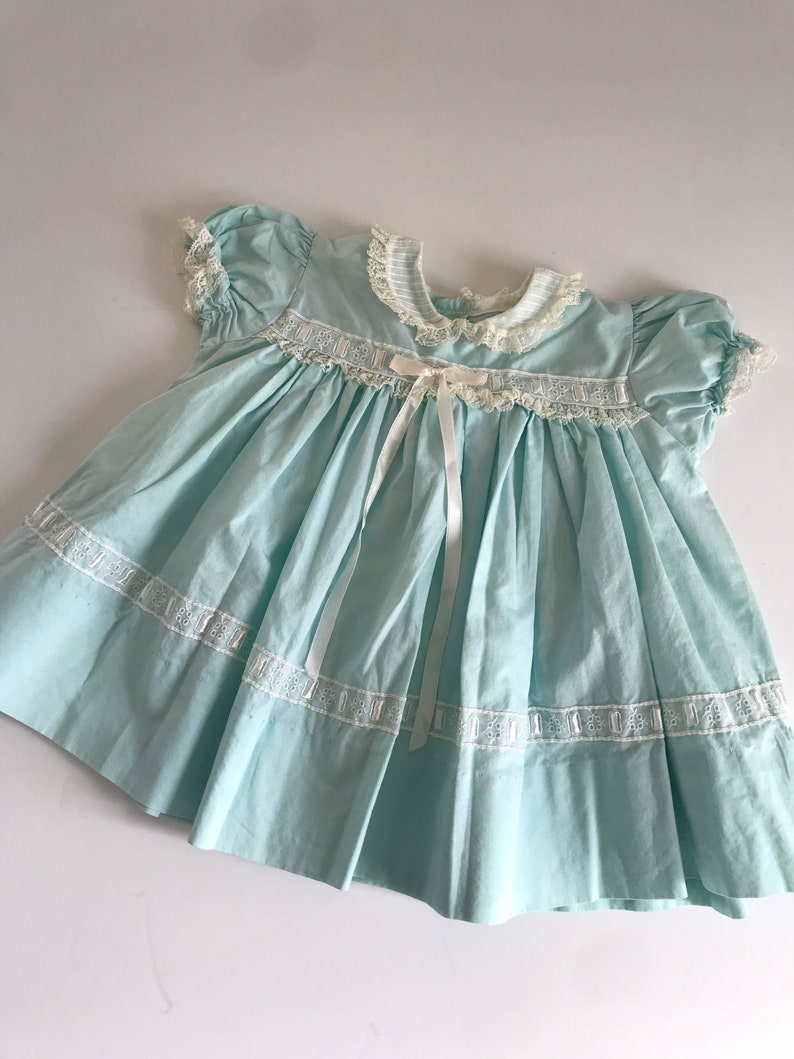 1950s, 1960s, baby girls dress, 6 months, 9 months, baby blue ruffle dress, lace dress, retro newborn dress, puffy sleeves, eyelet details image 4