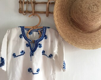 1960’s, 1970’s, Vintage Mexican cotton top, hand embroidered, blue embroidery, white cotton blouse, 4T, toddler shirt, folk shirt, retro kid