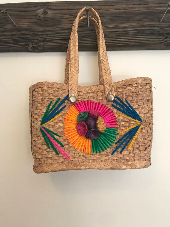 Vintage straw embroidered market bag, small beach… - image 1