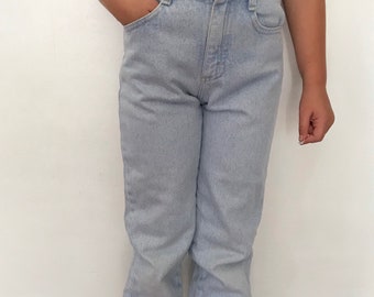 1980’s, 1990’s, Vintage Lee Jeans, super light high rise jeans, high waisted, zip fly, USA made, size 6, mom jeans, hipster girls jeans