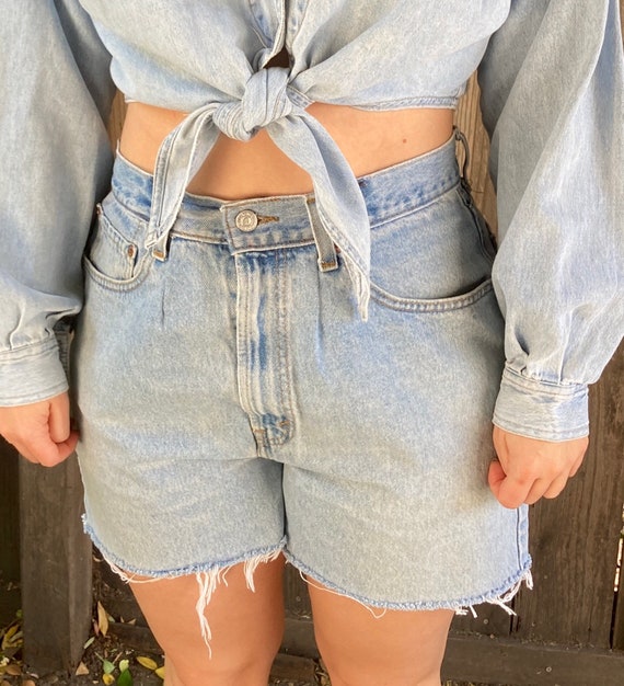 1990’s, Y2K, W30, 30”, Vintage Levis jean shorts,… - image 3