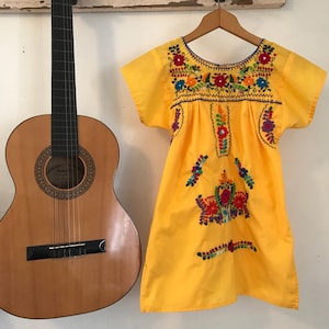 Vintage girls Oaxacan dress, hippie girls dress, bohemian girls dress, embroidered girls dress, boho dress, ethnic dress, toddler