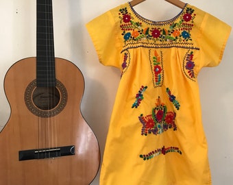 Vintage girls Oaxacan dress, hippie girls dress, bohemian girls dress, embroidered girls dress, boho dress, ethnic dress, toddler