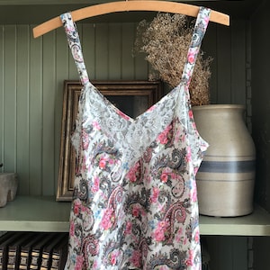 1990’s, Y2K, floral lace cami, Vintage Victoria’s Secret camisole, tank top, lingerie, lace trimmed, shabby chic, rose paisley, size small,