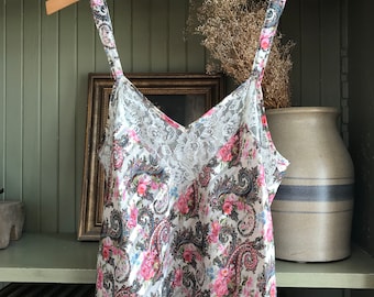 1990’s, Y2K, floral lace cami, Vintage Victoria’s Secret camisole, tank top, lingerie, lace trimmed, shabby chic, rose paisley, size small,