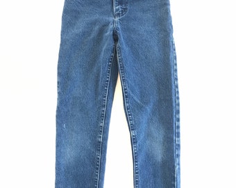 1980’s, 1990’s, Vintage Lee jeans, ultra high rise, slim cut, mom jeans, high waisted, faded knees, USA Union made, 6, 7, vintage jeans