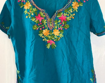 Vintage bordado blusa hippie, blusa de algodón niñas, camiseta de los niños hippie, top boho bordado floral, estilo Woodstock, boho, 4T-6