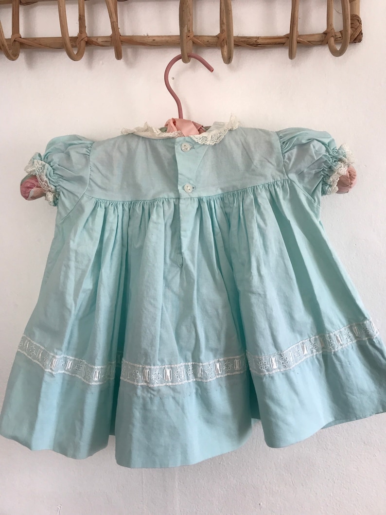 1950s, 1960s, baby girls dress, 6 months, 9 months, baby blue ruffle dress, lace dress, retro newborn dress, puffy sleeves, eyelet details image 3