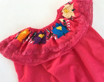 Vintage bordado de la parte superior del hombro, blusa fiesta, blusa étnica, pequeño, mediano, blusa hippie, boho, boho, ribete de encaje, chacha,
