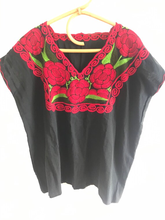 Handmade floral huipil, 1960’s, 1970’s, vintage Me