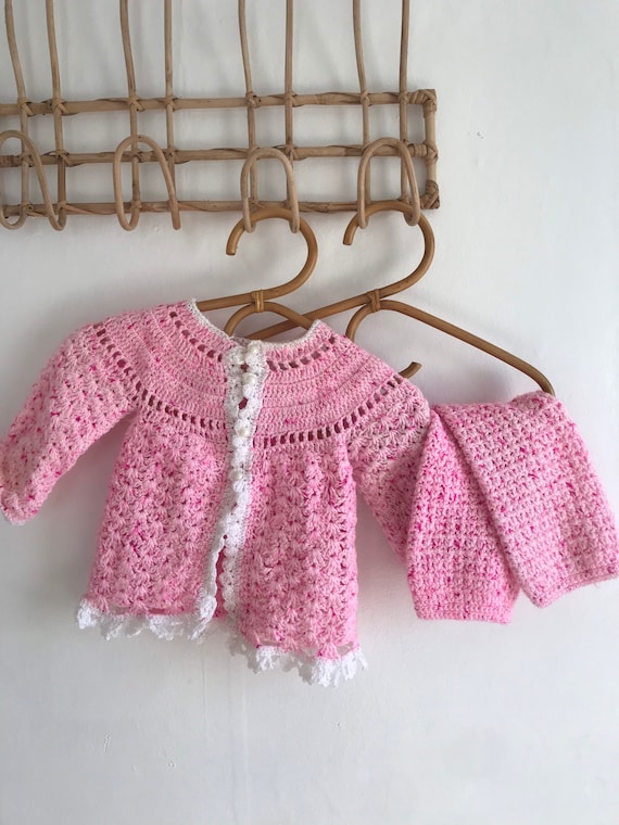 Hand knit baby girl set, baby shower gift, pink kn
