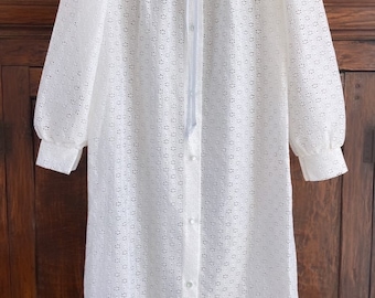 1960’s, 1970’s, Vintage Jennifer Dale, eyelet lace peignoir, dressing robe, dressing gown, nightgown, robe, made in USA, retro, cottage core