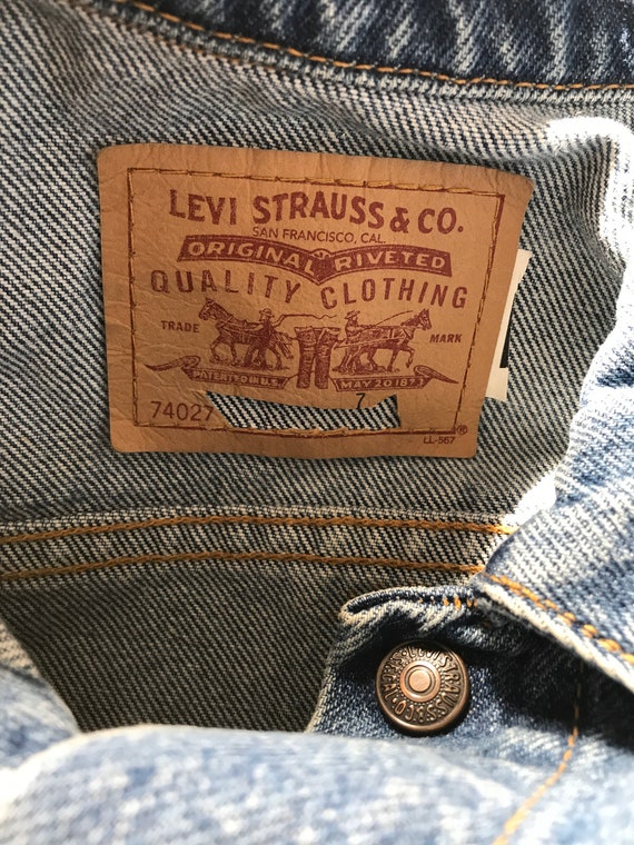 Vintage Levis jean jacket, red tab, 90’s jean jac… - image 10