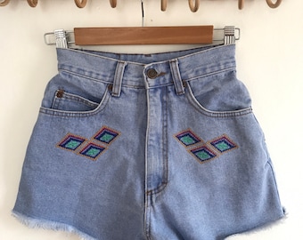 1990’s, Y2K, Wet Seal ,l.e.I, lei jean cutoffs, embroidered jean shirt, made in USA, W23, 23”, XXS, juniors jean shorts, high rise, high
