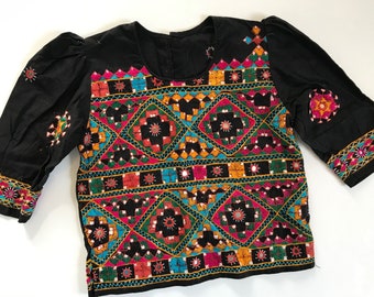 Vintage girls Banjara blouse, handmade girls embroidered top, hand embroidered, hand beaded, girls 8/10, hippie, bohemian, kinfolk, festival