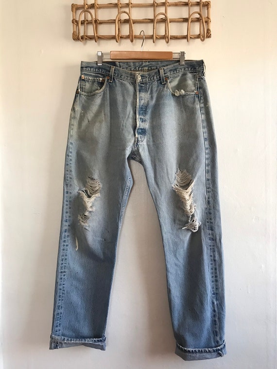 levis with holes