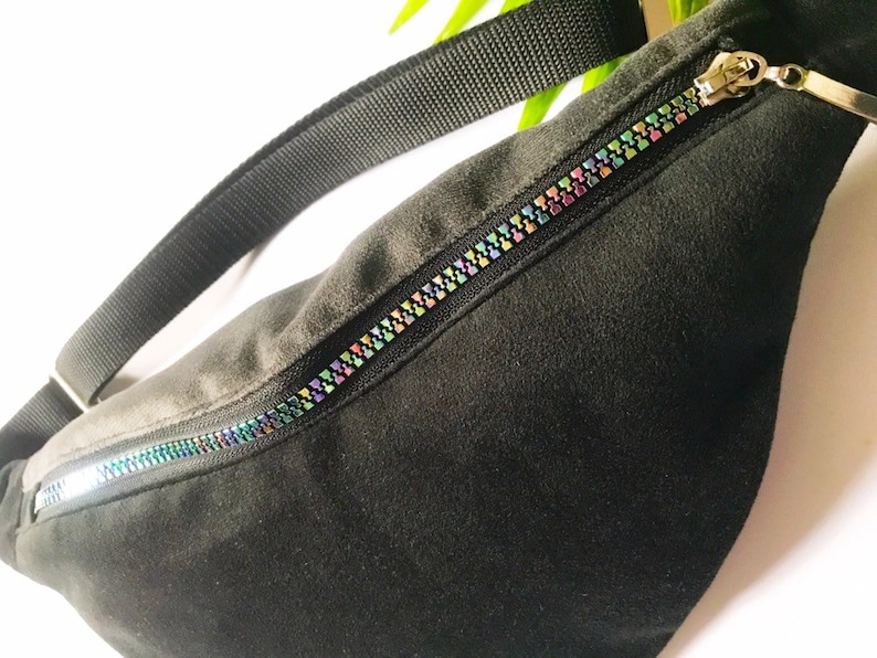 Hipbag schwarz, grau, Regenbogen, Velour, Bauchtasche, Gürteltasche, Crossbody Bag, Waistbag, Hipbag Bild 2