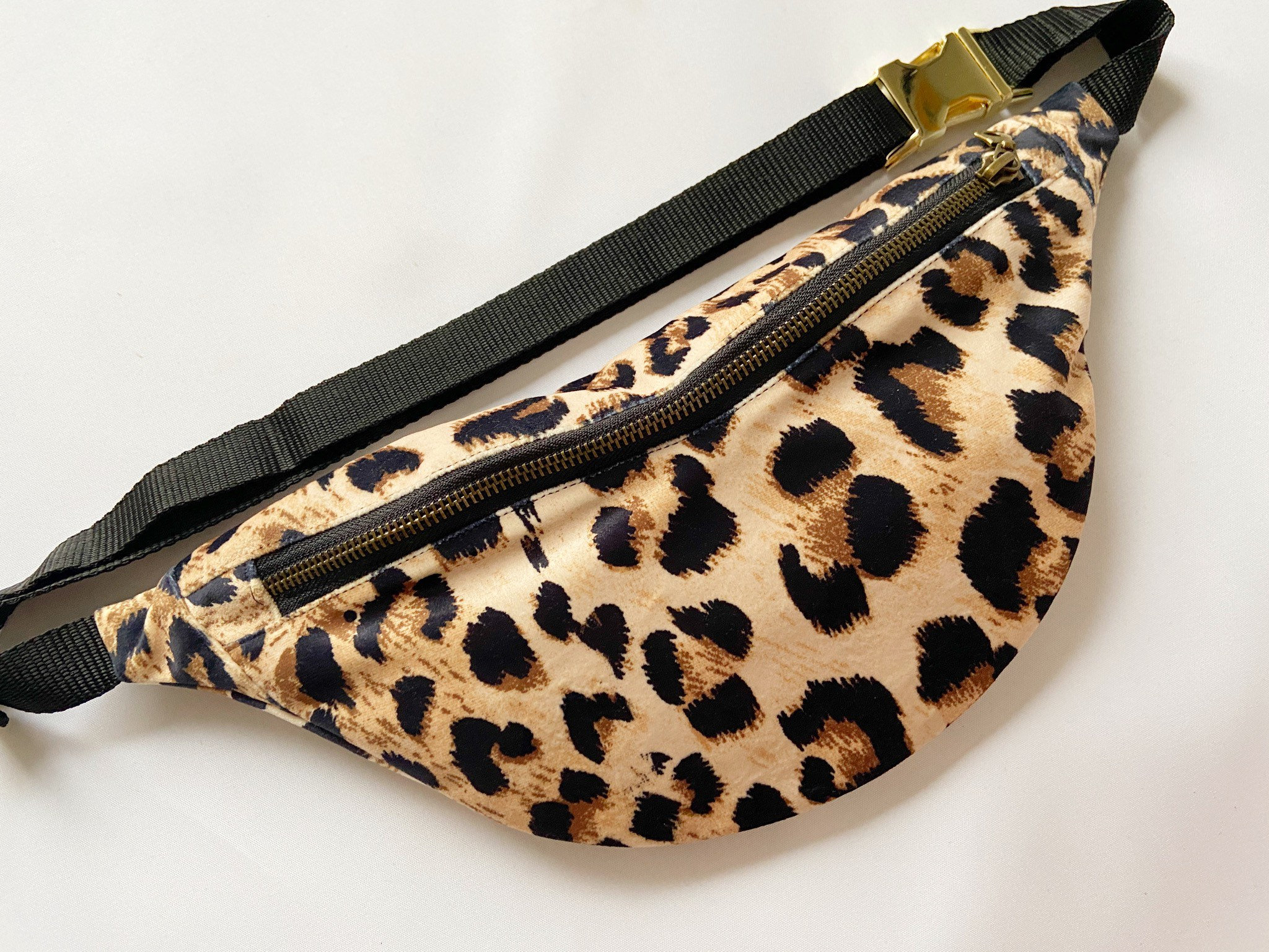 ショルダーバッグ・ポシェット DEINET HALF ROUND BELT BAG IN LEOPARD Steve Madden Convertible Belt-Bag Leopard Double-Chain
