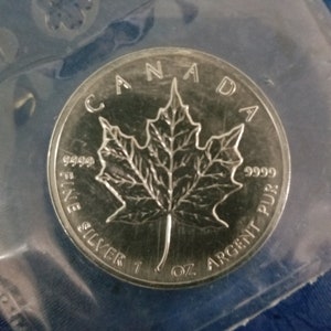 1993 Silver Canadian Maple leaf 1 oz. silver round