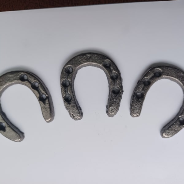 Cast iron, Mini horseshoes for decorating.