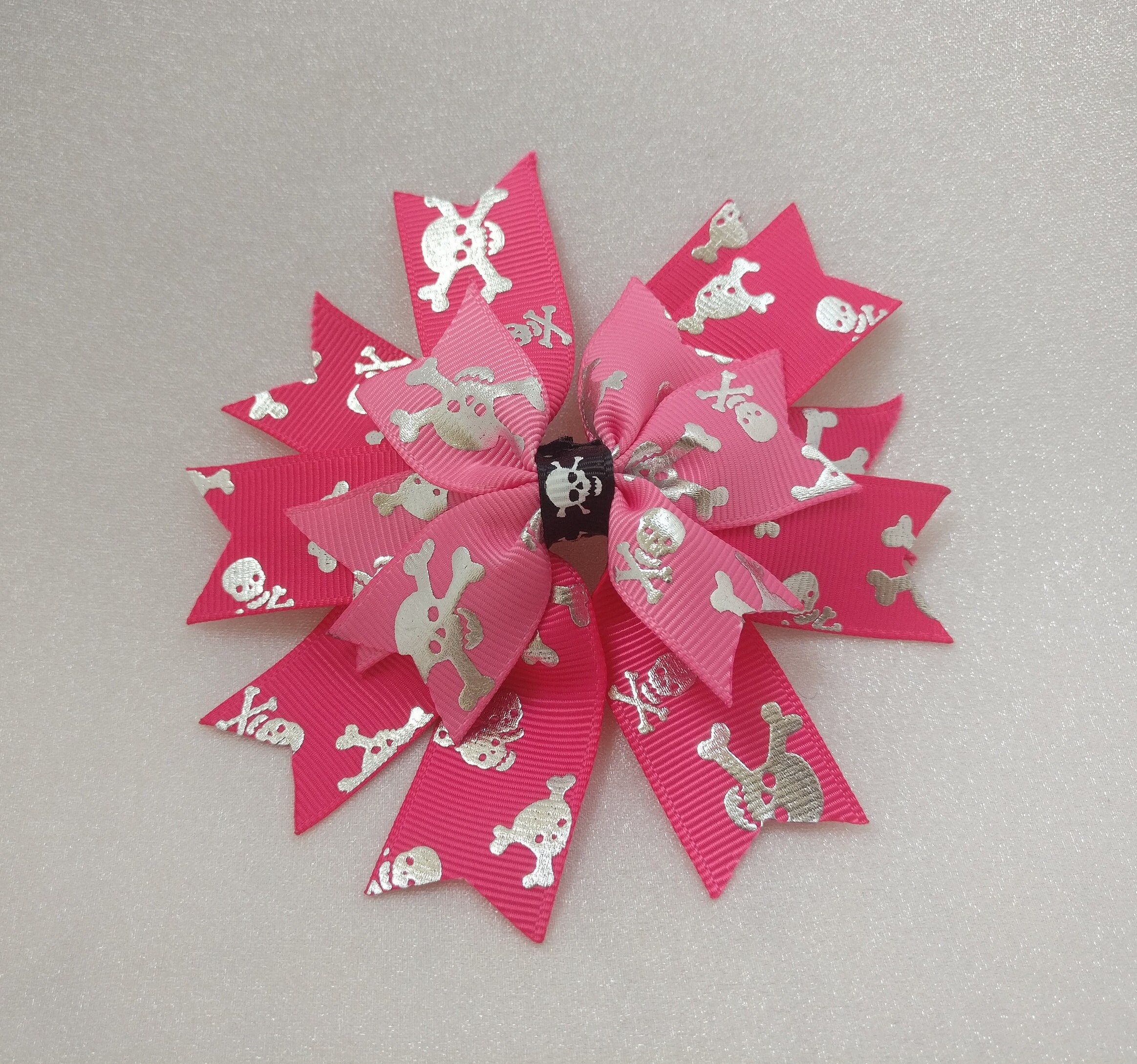 Female pirate skull and bones with pink ribbon hair bow - Pirate