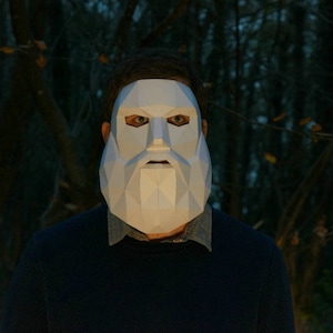 Bärtiger Grüner Mann Papercraft Maskenvorlage, Low Poly Papiermaske, Einzigartiges Selbstgemachtes DIY Halloween Kostüm, Cosplay PDF Muster, Weihnachtsmann Maske