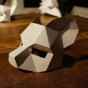 Modelo de máscara de artesanato de papel 3D de urso, máscara de papel low poly, fantasia exclusiva de Halloween, máscara de animal, padrão PDF