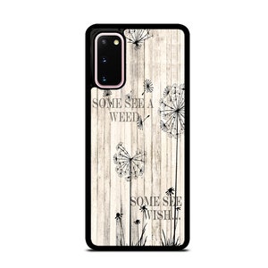 Peut inclure: Une coque de téléphone en bois blanc avec un contour noir et des motifs de pissenlits. Le texte "Some see a weed, some see a wish" est imprimé sur la coque.