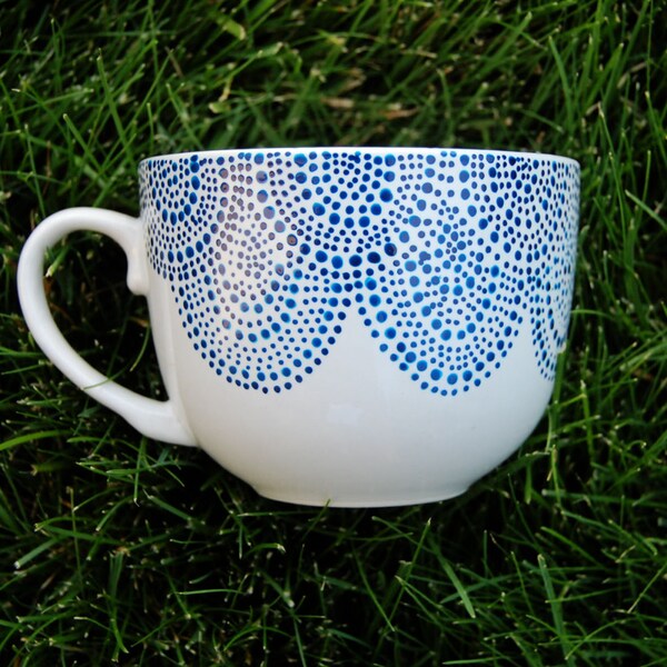 Wide Medallion Dot Mug